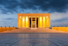 Mustafa Kemal Atatürk’ün ardından: Ankara ve Ata’mızın Anıtkabir’e getirilişi Mustafa Kemal Atatürk’ün ardından: Ankara ve Ata’mızın Anıtkabir’e getirilişi