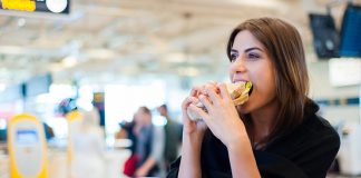 Ucuz uçak biletleri hazırsa seyahatinizde sağlıklı beslenmek için de hazırlıklar başlasın! Ucuz uçak biletleri hazırsa seyahatinizde sağlıklı beslenmek için de hazırlıklar başlasın!