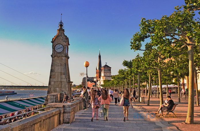 Düsseldorf Uçak Bileti Alarak Ren Nehri Manzaralarını Görün