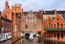 Birmingham Uçak Bileti Alarak İngiltere’yi Keşfe Çıkın Birmingham Uçak Bileti Alarak İngiltere'yi Keşfe Çıkın