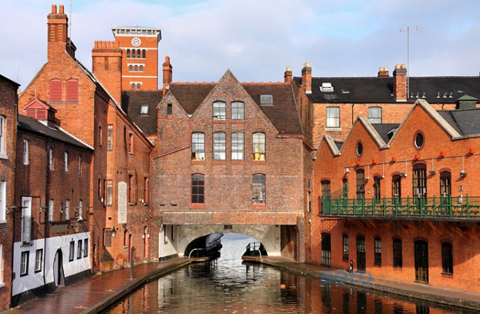 Birmingham Uçak Bileti Alarak İngiltere'yi Keşfe Çıkın