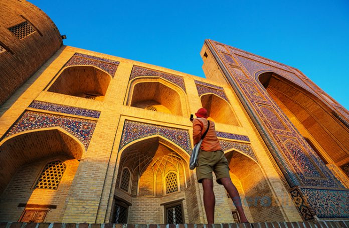 Buhara Uçak Bileti Alarak İpek Yolu'nun Kalbine Uçun