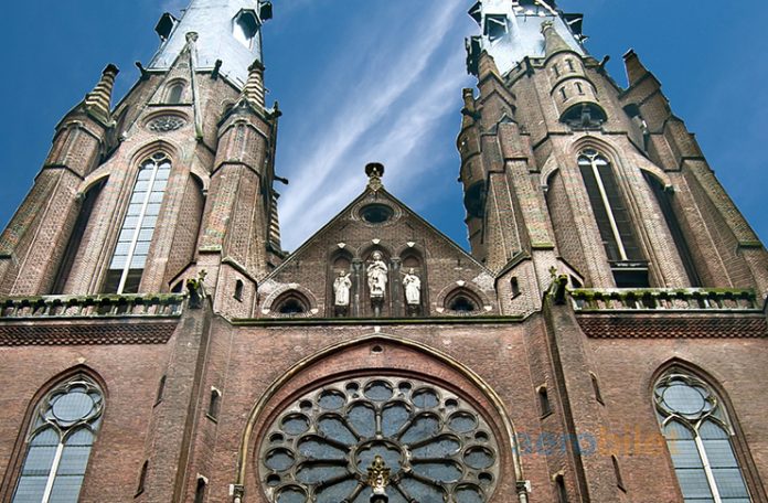 Eindhoven Uçak Bileti ile Hollanda'nın Işık Şehrine Uçun