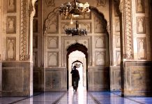 Lahor Uçak Bileti ile Pakistan’ın Tarihi Güzelliklerini Görün Lahor Uçak Bileti ile Pakistan'ın Tarihi Güzelliklerini Görün