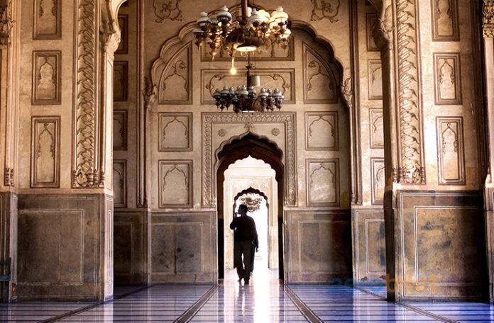 Lahor Uçak Bileti ile Pakistan'ın Tarihi Güzelliklerini Görün