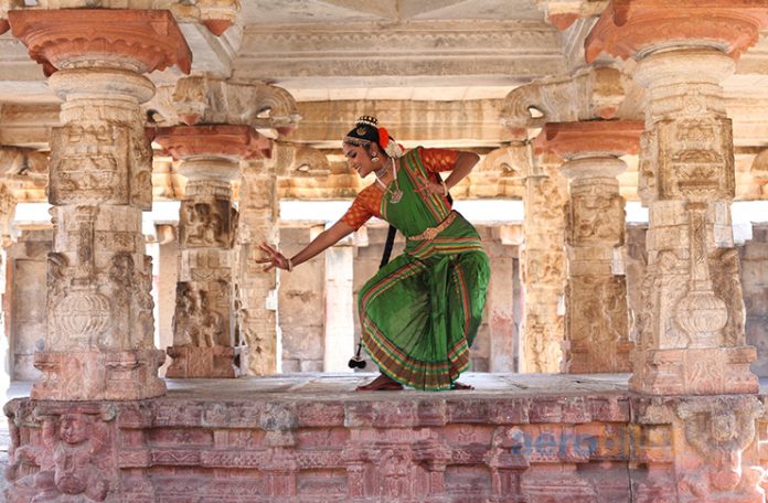 Bangalore uçak bileti ile Hindistan'ın tapınaklarını keşfe çıkın