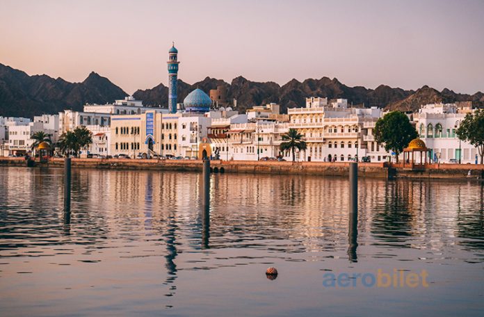 Maskat uçak bileti ile Umman'ın beyaz başkentini gezin