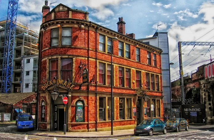 Leeds Uçak Bileti ile İngiltere Kültürünü Keşfedin