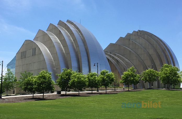 Kansas City Uçak Bileti Alarak Orta Amerika'ya Yolculuk