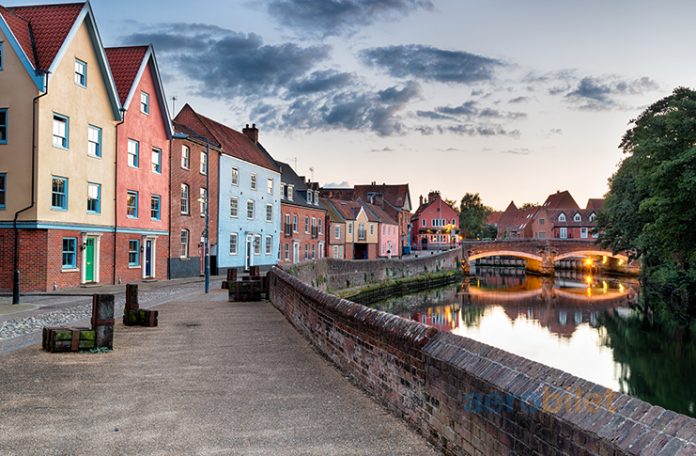 Norwich Uçak Bileti ile Sonbaharda İngiltere'ye Uçun